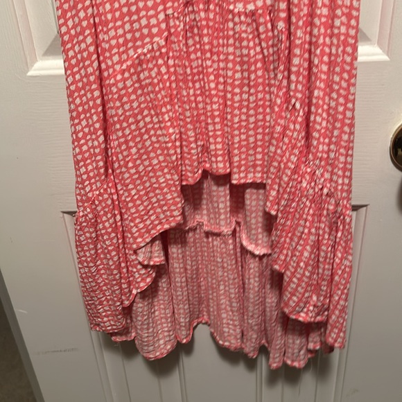 Like new pink and white sundress. The front is higher than the back. - Picture 7 of 7